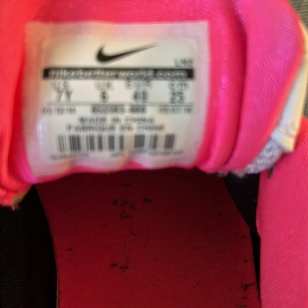 Nike Kobe 9 Low Sz 7Y. Condition is 